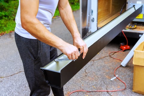 Seamless gutter installation